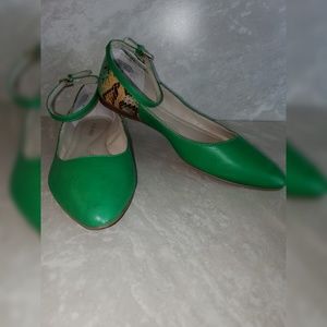 Nine West flats, size 7!